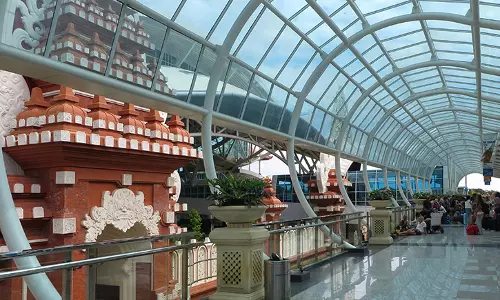 അഗ്നിപര്‍വ്വത സ്ഫോടനത്തെ തുടര്‍ന്ന് അടച്ചിട്ട  ബാലി വിമാനത്താവളം തുറന്നു