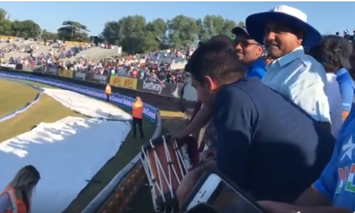 ആരോടും പറയരുതീ പ്രേമത്തിന്‍ ജീവരഹസ്യം; ഇന്ത്യ-അയര്‍ലന്റ് മത്സരത്തില്‍ പാടിത്തകര്‍ത്ത് മലയാളി ആരാധകര്‍ 