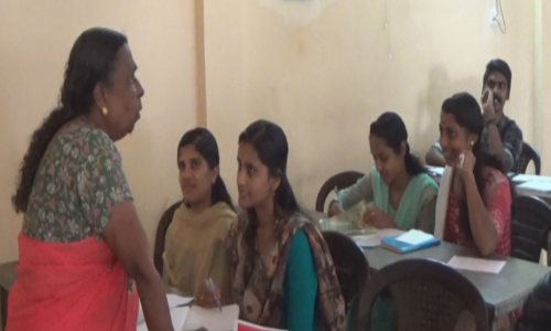 ഈ കോച്ചിംഗ് സെന്ററില്‍ അമ്മമാര്‍ തന്നെയാണ് ടീച്ചര്‍മാരും