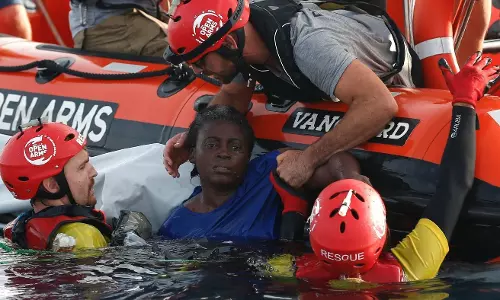 കണ്ണില്ലാത്ത ക്രൂരത; ലിബിയന്‍ തീരസംരക്ഷണസേന അഭയാര്‍ഥികളെ നടുക്കടലില്‍ ഉപേക്ഷിച്ചു