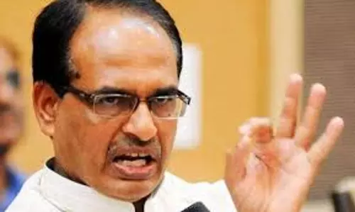 മധ്യപ്രദേശില്‍ മുഖ്യമന്ത്രി ആഢംബര കാറ് വാങ്ങിയത് ഗ്രാമങ്ങളിലേക്കുള്ള റോഡ് ഫണ്ട് വകമാറ്റി ചെലവഴിച്ചെന്ന് ആരോപണം