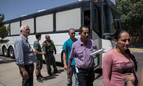 മാതാപിതാക്കളിൽ നിന്നും വേർപെടുത്തിയ കുട്ടികളെ രക്ഷിതാക്കൾക്ക് അടുത്തെത്തിക്കണമെന്ന് യു.എസ് ഫെഡറൽ ജഡ്ജിയുടെ നിർദ്ദേശം മാതാപിതാക്കളിൽ നിന്നും വേർപെടുത്തിയ കുട്ടികളെ രക്ഷിതാക്കൾക്ക് അടുത്തെത്തിക്കണമെന്ന് യു.എസ് ഫെഡറൽ ജഡ്ജിയുടെ നിർദ്ദേശം