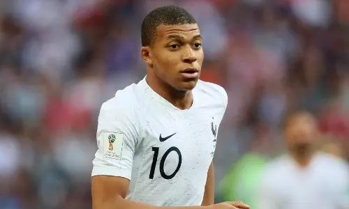 രാജ്യത്തിന് വേണ്ടി കളിച്ചുകിട്ടുന്ന പ്രതിഫലം ചാരിറ്റിക്ക് നല്‍കുന്ന ഫ്രഞ്ച് താരം എംബാപ്പെ