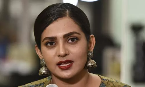 അമ്മ നേതൃത്വത്തിനെതിരെ പാര്‍‌വതിയും പത്മപ്രിയയും 