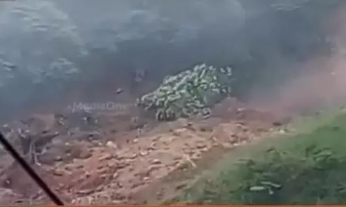 ഇടുക്കിയില് റോഡ് ഒലിച്ചുപോയി; 150ഓളം കുടുംബങ്ങള് ഒറ്റപ്പെട്ടു ഇടുക്കിയില് റോഡ് ഒലിച്ചുപോയി; 150ഓളം കുടുംബങ്ങള് ഒറ്റപ്പെട്ടു