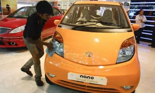 നാനോക്ക് എന്ത് പറ്റി?  നിര്‍മ്മാണം നിര്‍ത്തുന്നോ? 