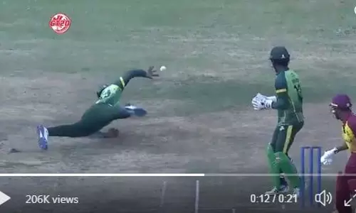 ഗെയിലിന് മാത്രം സാധ്യമായ ക്യാച്ച് Video