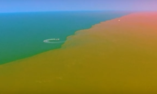 ഒരു പുഴയും കടലും കൂടിച്ചേരുമ്പോള്‍...