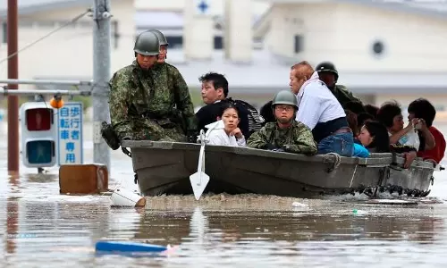 ജപ്പാനില് ദുരിതം തുടരുന്നു; വെള്ളപ്പൊക്കത്തില് മരിച്ചവരുടെ എണ്ണം 200 കഴിഞ്ഞു ജപ്പാനില് ദുരിതം തുടരുന്നു; വെള്ളപ്പൊക്കത്തില് മരിച്ചവരുടെ എണ്ണം 200 കഴിഞ്ഞു