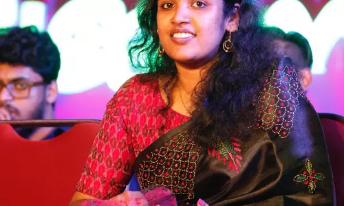 അധികാരം മനുഷ്യനെ മദി ചിത്തനാക്കും; ചിന്ത ജെറോമിനെതിരെ സീന ഭാസ്കര്‍