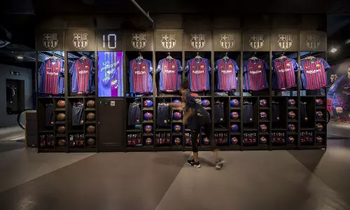 റെക്കോര്‍ഡ് വരുമാനവുമായി ബാര്‍സലോണ 