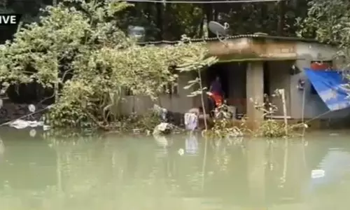 സംസ്ഥാനത്ത് മഴ കുറഞ്ഞു, ദുരിതം കുറഞ്ഞില്ല