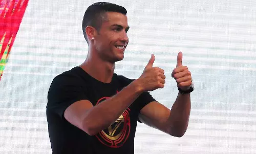 അവധിക്ക്‌ ശേഷം ക്രിസ്റ്റ്യാനൊ കൊടുത്ത ടിപ്പില്‍ അമ്പരന്ന്‌ ഹോട്ടല്‍ ജീവനക്കാര്‍  