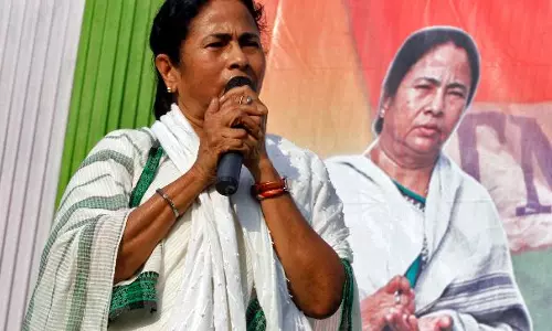 ബി.ജെ.പിയെ ‘കൊട്ടി’ മമത: പന്തല്‍ പോലും കെട്ടാനറിയാത്തവര്‍ എങ്ങനെ രാജ്യം കെട്ടിപ്പടുക്കും?   