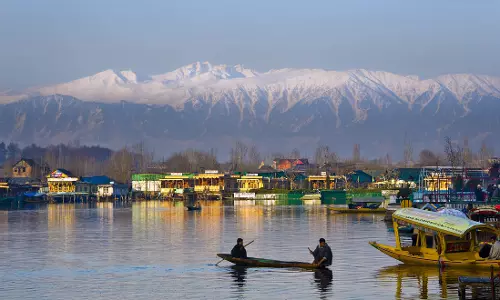 ജമ്മുകശ്മീരില്‍ വിനോദ സഞ്ചാരികള്‍ക്ക് ഇന്ന് മുതല്‍ വീണ്ടും പ്രവേശനം അനുവദിക്കും