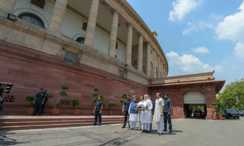 മോദി സര്‍ക്കാരിനെതിരായ അവിശ്വാസ പ്രമേയം സഭയില്‍