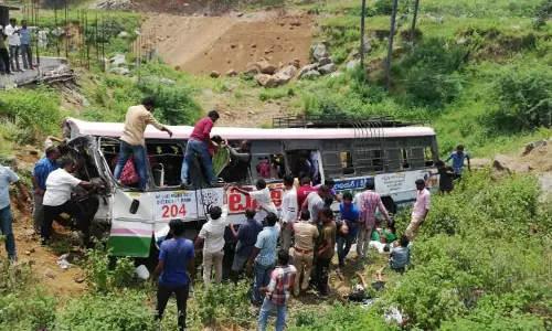തെലങ്കാനയില്‍ ബസ് അപകടം: മരിച്ചവരുടെ എണ്ണം 52 ആയി