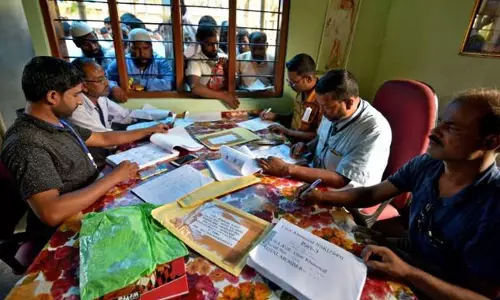 അസം അന്തിമ പൌരത്വ പട്ടിക: പുറത്താകുന്നവരുടെ എണ്ണം കുറയുമെന്ന പ്രതീക്ഷയില് സാമൂഹ്യപ്രവര്ത്തകര് അസം അന്തിമ പൌരത്വ പട്ടിക: പുറത്താകുന്നവരുടെ എണ്ണം കുറയുമെന്ന പ്രതീക്ഷയില് സാമൂഹ്യപ്രവര്ത്തകര്