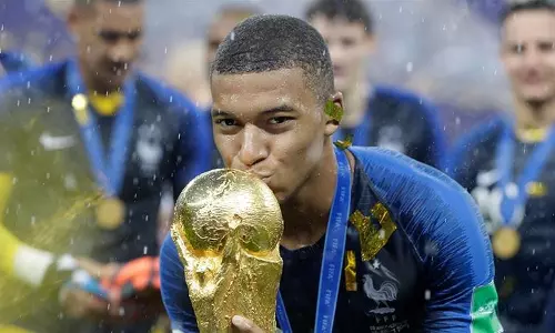 ലോകത്തെ ഏറ്റവും മികച്ച ഫുട്ബോള്‍ താരം; പട്ടികയില്‍ നിന്ന് നെയ്‍മര്‍ പുറത്ത്