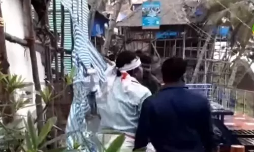 വര്‍ക്കലയിലെ അനധികൃത  റിസോര്‍ട്ട് അടിച്ചുതകര്‍ത്തു 