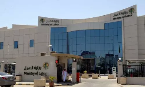 സൗദിയിൽ വിദേശികളുടെ വർക്ക് പെർമിറ്റ് ഇഷ്യൂ ചെയ്യുന്നതിനും പുതുക്കുന്നതിനും പാർപ്പിട കരാർ നിർബന്ധം