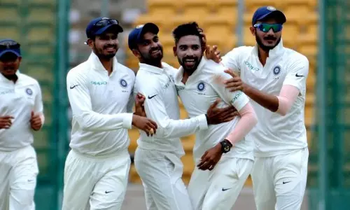 പത്ത് വിക്കറ്റുമായി സിറാജ്: അഗര്‍വാളിന്റെ ഇരട്ടസെഞ്ച്വറി; അല്‍ഭുത പ്രകടനവുമായി ഇന്ത്യ എ 