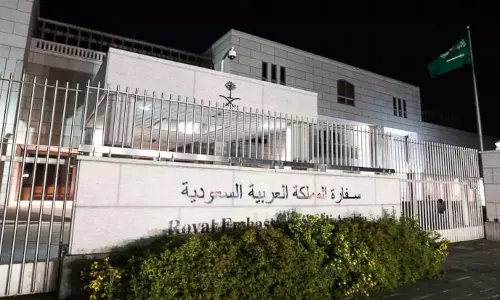 കാനഡയുമായുള്ള വ്യാപാര, വിദ്യാഭ്യാസ, യാത്രാബന്ധങ്ങളും സൌദി മരവിപ്പിച്ചു കാനഡയുമായുള്ള വ്യാപാര, വിദ്യാഭ്യാസ, യാത്രാബന്ധങ്ങളും സൌദി മരവിപ്പിച്ചു