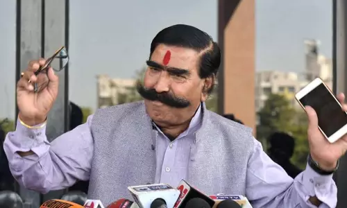 പശുക്കടത്തുക്കാരെ രണ്ടോ, നാലോ അടി കൊടുത്ത്, മരത്തില്‍ കെട്ടിയിട്ട ശേഷം പൊലീസിനെ അറിയിക്കണമെന്ന് ബി.ജെ.പി എം.എല്‍.എ