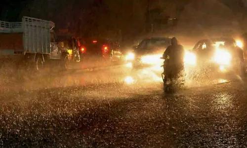 സംസ്ഥാനത്ത് വീണ്ടും കനത്ത മഴ; മഴക്കെടുതിയില്‍ 3 മരണം; നദീതീരത്തുള്ളവര്‍ക്ക് ജാഗ്രതാ നിര്‍ദേശം