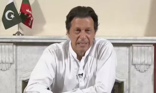 പാകിസ്താന്‍ പ്രധാനമന്ത്രിയായി ഇമ്രാന്‍ ഖാന്‍ സത്യപ്രതിജ്ഞ ചെയ്തു
