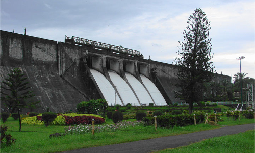 മലമ്പുഴ അണക്കെട്ടിന്റെ ഷട്ടറുകള്‍ തുറന്നു
