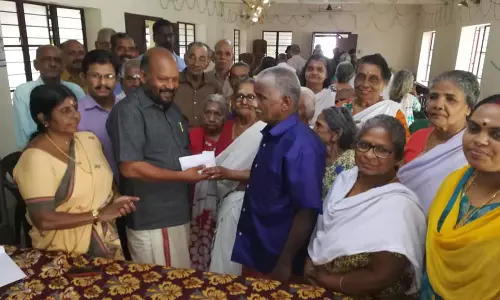 പായയും ചവിട്ടിയും അച്ചാറുമൊക്കെ ഉണ്ടാക്കി വിറ്റുകിട്ടിയ തുക അവര്‍ കൈമാറിയപ്പോള്‍ എന്റെ കണ്ണു നിറഞ്ഞു പോയി