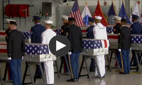 കൊറിയന്‍ യുദ്ധത്തില്‍ കൊല്ലപ്പെട്ട അമേരിക്കന്‍ സൈനികരുടെ ഭൌതികാവശിഷ്ടങ്ങള്‍ ഏറ്റുവാങ്ങി