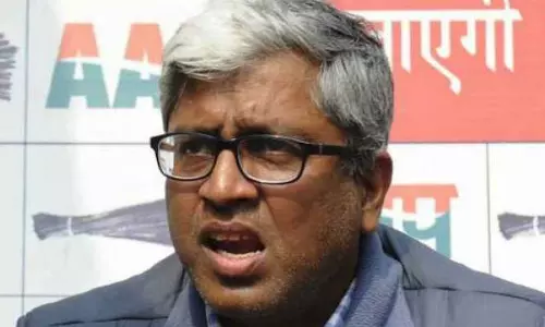 എ.എ.പിയെ ഞെട്ടിച്ച് അശുതോഷ് പാര്‍ട്ടിയില്‍ നിന്ന് രാജിവെച്ചു   