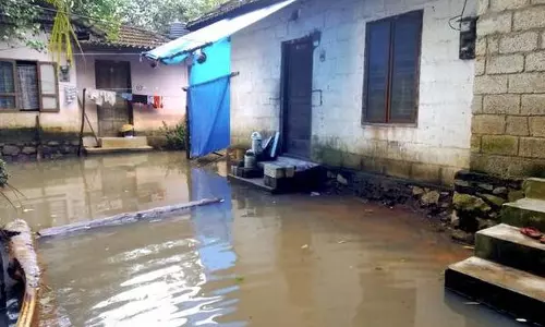 വെള്ളം ഇറങ്ങി കഴിഞ്ഞ്  വീട്ടിൽ കയറുമ്പോൾ ഈ കാര്യങ്ങള്‍  ശ്രദ്ധിക്കാൻ മറക്കരുത്