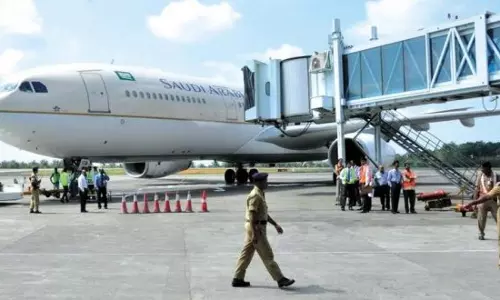 ഒന്നരമാസമെങ്കിലുമെടുക്കും കരിപ്പൂരില് നിന്ന് വലിയ വിമാനങ്ങളൊന്ന് പറക്കാന് ഒന്നരമാസമെങ്കിലുമെടുക്കും കരിപ്പൂരില് നിന്ന് വലിയ വിമാനങ്ങളൊന്ന് പറക്കാന്