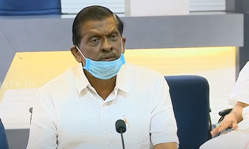 ചൂടേറിയ രാഷ്ട്രീയ ചര്‍ച്ചകള്‍ക്ക് ഇടവേള, ഇനി അല്‍പം സംഗീതമാകാം; മാധ്യമപ്രവര്‍ത്തകരെ പാട്ടിലാക്കി പി.ജെ ജോസഫ്