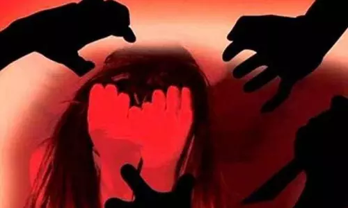 എട്ട് മാസം ഗര്‍ഭിണിയായ യുവതിയെ 8 പേര്‍ ചേര്‍ന്ന് ബലാത്സംഗം ചെയ്തു