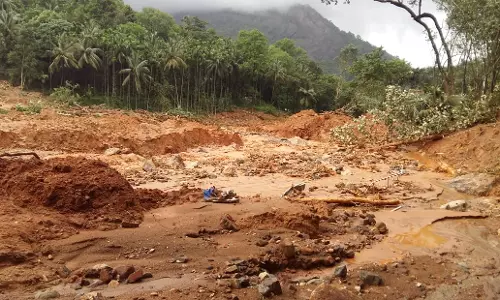 മണ്ണാർക്കാട് കരടിയോട് ഉരുൾപൊട്ടൽ; 3 പേരെ കാണാതായി - ചിത്രങ്ങള്‍
