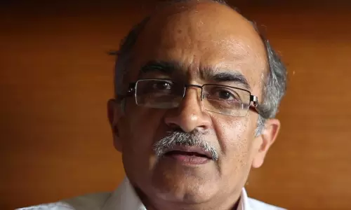 പ്രശാന്ത് ഭൂഷനെതിരായ കോടതിയലക്ഷ്യ കേസ്; നിരുപാധിക മാപ്പപേക്ഷിക്കാനുള്ള സമയം ഇന്നവസാനിക്കും