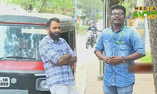 News Theatre | 08-08-18 | കരുണ കാണിച്ച തിരുവനന്തപുരത്തെ ഓട്ടോ തൊഴിലാളിക്ക് ഉണ്ടായ ദുരനുഭവം  