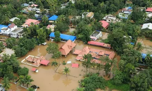 പ്രളയത്തില്‍ തകര്‍ന്ന വീട്ടില്‍ ഗൃഹനാഥന്‍ ആത്മഹത്യ ചെയ്തു