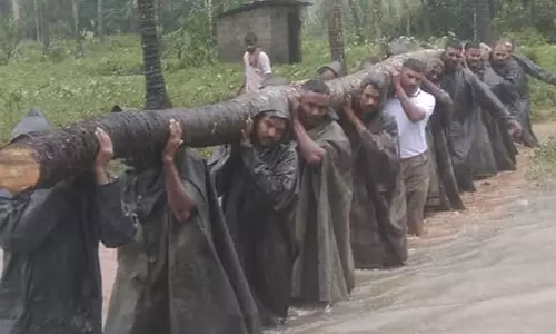 മലപ്പുറം ജില്ലയിലെ ആ തകര്‍ന്ന റോഡില്‍ താല്‍ക്കാലിക പാലം നിര്‍മ്മിച്ച് സൈന്യം  