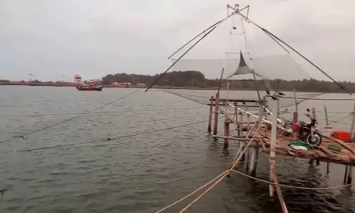 മുനമ്പം ബോട്ടപകടം; കാണാതായ എട്ട് തൊഴിലാളികളില് ഒരാളുടെ മൃതദേഹം കൂടി കണ്ടെത്തി മുനമ്പം ബോട്ടപകടം; കാണാതായ എട്ട് തൊഴിലാളികളില് ഒരാളുടെ മൃതദേഹം കൂടി കണ്ടെത്തി