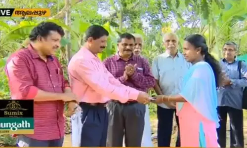 അംഗവൈകല്യം ബാധിച്ച് നടക്കാന്‍ പോലും കഴിയാത്ത അജേഷിന് താങ്ങായി സ്നേഹസ്പര്‍ശം  