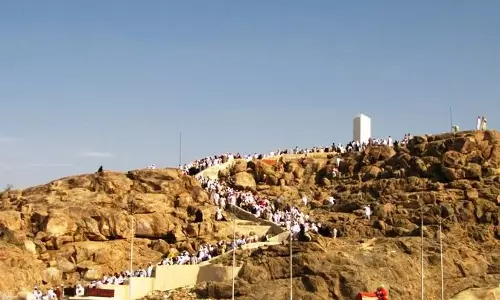 ‘കാരുണ്യത്തിന്റെ മല’ ജബലു റഹ്മയുടെ വിശേഷങ്ങള്‍