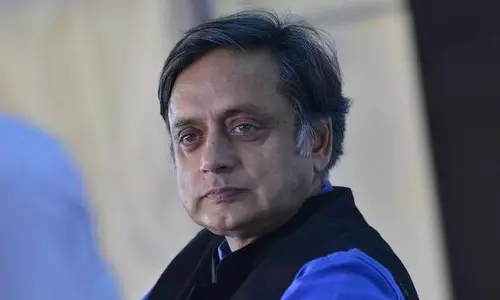 ഹിന്ദു പാകിസ്താന്‍ പരാമര്‍ശം; ശശി തരൂര്‍ ഇന്ന് കൊല്‍ക്കത്ത കോടതിയില്‍ ഹാജരാകില്ല