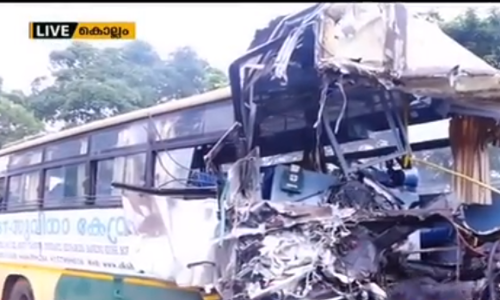 കൊല്ലത്ത് കെ.എസ്.ആർ.ടി.സി ബസും ചരക്ക് ലോറിയും കൂട്ടിയിടിച്ച് അപകടം; ഇരുവാഹനങ്ങളുടെയും ഡ്രൈവര്‍മാരും കണ്ടക്ടറും മരിച്ചു