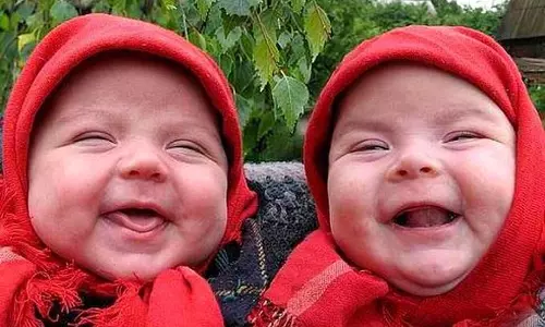 ഒരേ സമയത്ത് ജനിച്ച മൂന്ന് പേര്‍; 200 ജോഡി കുഞ്ഞുങ്ങളുമായി ഒരു അത്ഭുത സംഗമം