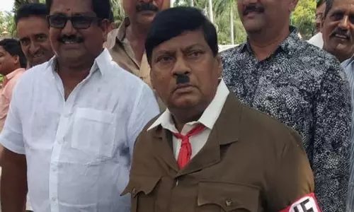 ഹിറ്റ്ലറുടെ വേഷത്തിൽ പാർലമെന്റിൽ പ്രത്യക്ഷപ്പെട്ട് ടി.ഡി.പി എം.പി  